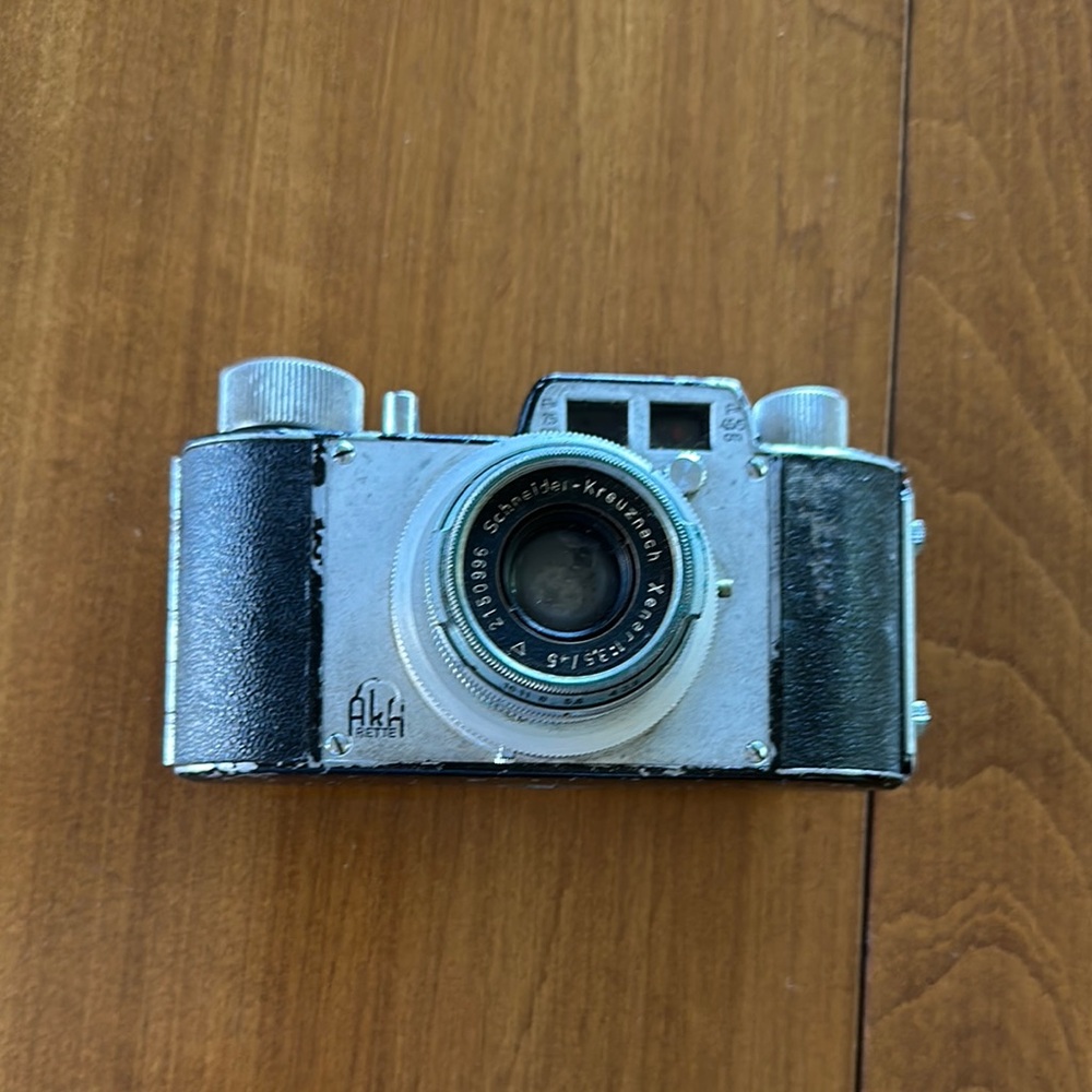 Vintage AkArette 35mm film camera